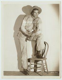 3m002 FIGHTING CARAVANS 7.5x10 key book '31 incredible portrait of Gary Cooper with foot on chair!