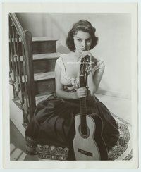 3m392 SOPHIA LOREN 8x10 movie still '50s sexiest close up portrait sitting on stairs holding guitar!