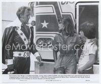 3m467 VIVA KNIEVEL 8x10 '77 great c/u of Evel Knievel in costume with Lauren Hutton in jumpsuit!