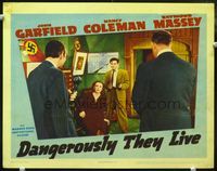 4c135 DANGEROUSLY THEY LIVE LC '42 Nancy Coleman & John Garfield with guns are cornered by Nazis!