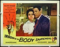 4f694 INVASION OF THE BODY SNATCHERS LC '56 close up of frightened Kevin McCarthy & Dana Wynter!