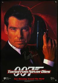 4m055 TOMORROW NEVER DIES Dutch commercial poster '97 signed by Pierce Brosnan as James Bond 007!