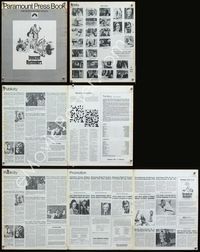 4t496 INNOCENT BYSTANDERS pressbook '72 Robert McGinnis art, Stanley Baker, Geraldine Chaplin!