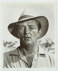 5j488 ROBERT MITCHUM 8x10 still '65 head & shoulders portrait with furrowed brow in cool hat!