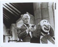 5j538 SLEUTH 8x10 still '72 Laurence Olivier pointing gun at guy in clown costume!