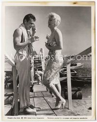 5j554 SOME LIKE IT HOT candid 8x10 still '59 sexy Marilyn Monroe w/Tony Curtis laughing at marina!