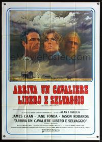 5n174 COMES A HORSEMAN Italian 1p '78 cool art of James Caan, Jane Fonda & Jason Robards in sky!