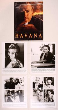5t177 HAVANA presskit '90 close image of Robert Redford with playing cards, Sydney Pollack