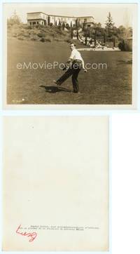 7b209 BUSTER KEATON candid 8x10 still '20s pitching a baseball outside his home in Beverly Hills!