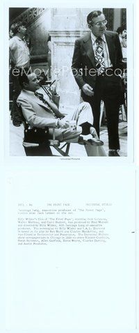 7b324 FRONT PAGE candid 8x10 still '75 Jack Lemmon on the set visited by producer Jennings Lang!
