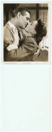 7b378 HUCKSTERS 8x10 still '47 great romantic close up of Clark Gable kissing Deborah Kerr!