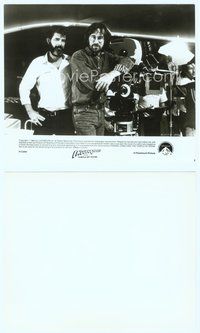 7b390 INDIANA JONES & THE TEMPLE OF DOOM candid 8x10 still '84 Steven Spielberg & George Lucas!