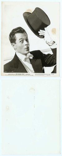 7b415 JOLSON STORY 8x10.25 still '46 close up of Larry Parks in tuxedo doffing his top hat!