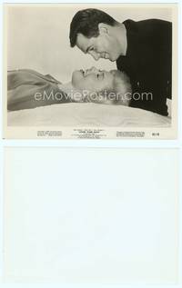 7b469 LOVER COME BACK 8x10 still '62 cool portrait of Rock Hudson staring down at Doris Day!