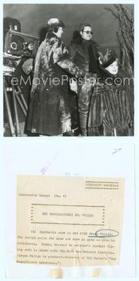 7b474 MAGNIFICENT AMBERSONS candid 7.25x7.25 news photo '42 Orson Welles directs Holt and Costello!