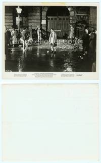 7b479 MAN IN THE WHITE SUIT 8x10 still '52 Alec Guinness standing in street at climax of movie!
