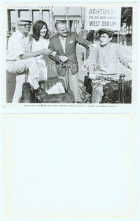7b546 ONE TWO THREE candid 8.25x10 still '62 Billy Wilder on set w/James Cagney, Tiffin & Buchholz!