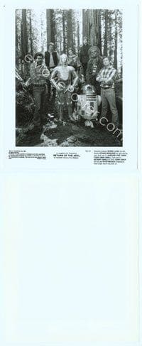 7b587 RETURN OF THE JEDI candid 8x10 still '83 George Lucas, Richard Marquand & cast posing!