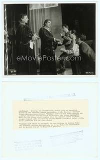 7b591 RICHARD III candid 8x10 still '54 Gielgud & Richardson in costume getting made up on set!
