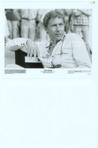 7b595 RIVER candid 8x10 still '84 close up of director Mark Rydell sitting on the set!