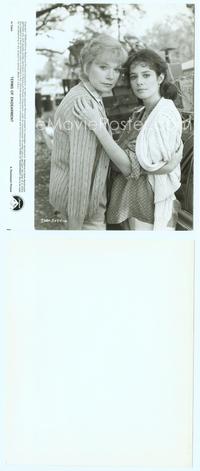 7b676 TERMS OF ENDEARMENT 8x10 still '83 great close up of Shirley MacLaine & Debra Winger!