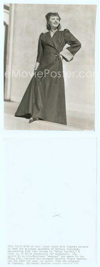 7b703 UNION PACIFIC candid 6.25x8.75 still '39 Barbara Stanwyck wearing beach robe of rust linen!