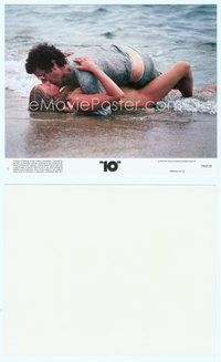 7b005 '10' 8x10 mini LC#7 '79 Blake Edwards, Dudley Moore kissing sexy Bo Derek on beach!
