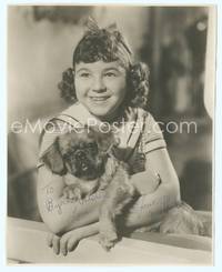 7f054 JANE WITHERS signed deluxe 7.5x9.75 still '30s great smiling close up holding cute dog!