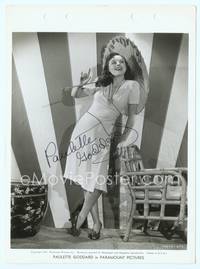 7f085 PAULETTE GODDARD signed key book still '41 full-length standing with cool bamboo umbrella!
