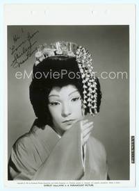 7f098 SHIRLEY MACLAINE signed key book still '61 close up in full make-up from My Geisha!