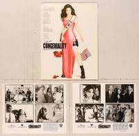 7t194 MISS CONGENIALITY presskit '00 wacky image of sexy Sandra Bullock in dress w/pistol!
