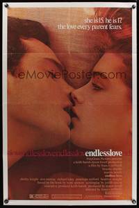 7y239 ENDLESS LOVE 1sh '81 great kiss close up of sexy Brooke Shields & Martin Hewitt!