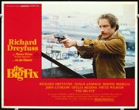 8j078 BIG FIX LC '78 close up of private detective Richard Dreyfuss pointing gun on roof!