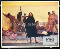 8j251 EYES OF LAURA MARS LC #5 '78 psychic Faye Dunaway with camera by posed models & slain man!