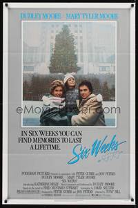 9d796 SIX WEEKS 1sh '82 Dudley & Mary Tyler Moore at Rockefeller Plaza by Douglas Kirkland!