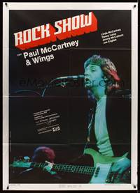 9e540 PAUL MCCARTNEY & WINGS ROCKSHOW Italian 1p '82 c/u of him playing guitar & singing into mic!