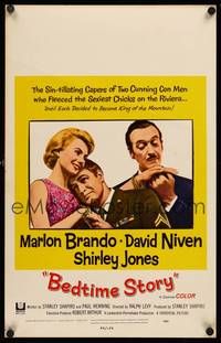 9e015 BEDTIME STORY WC '64 great image of Marlon Brando, David Niven & Shirley Jones!