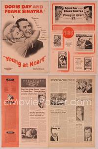 9f560 YOUNG AT HEART pressbook '54 great close up image of Doris Day hugging Frank Sinatra!