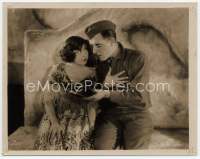 9g042 BIG PARADE key book still '25 John Gilbert leans to Rene Adoree who stares at him with love!
