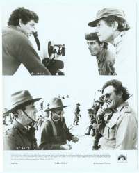 9g144 GALLIPOLI candid 8x10 still '81 director Peter Weir, Mel Gibson on set + camera editing!
