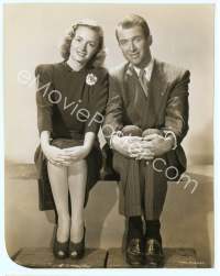 9g208 IT'S A WONDERFUL LIFE candid 7x9 still '46 posed portrait of James Stewart & Donna Reed!