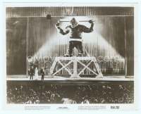 9g229 KING KONG 8x10 still R56 best image of giant ape chained on stage in front of huge crowd!
