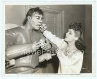 9g282 MAN MADE MONSTER candid 8x10 still '41 Anne Nagel helping Lon Chaney Jr. have a smoke!