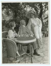 9g328 NO ONE MAN key book still '32 sexy Carole Lombard in great robe & hat talking to couple!