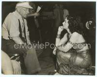 9g388 SAMSON & DELILAH candid 7.25x9.25 still '49 Hedy Lamarr in costume w/Cecil B. DeMille on set!