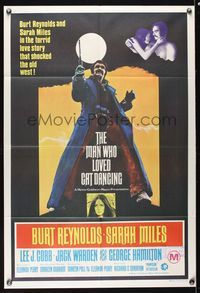 9j546 MAN WHO LOVED CAT DANCING Aust 1sh '73 great full-length image of Burt Reynolds with gun!