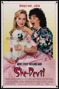 9p751 SHE-DEVIL DS 1sh '89 wacky image of Rosanne Barr choking Meryl Streep!