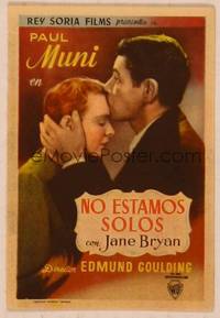 9r201 WE ARE NOT ALONE Spanish herald '39 c/u of Paul Muni kissing Jane Bryan on the forehead!
