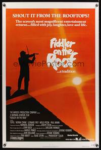 9v141 FIDDLER ON THE ROOF video 1sh R79 cool silhouette image of Topol on rooftop!