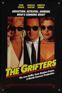 9v203 GRIFTERS int'l 1sh '90 John Cusack, Annette Bening & Anjelica Huston all wearing sunglasses!